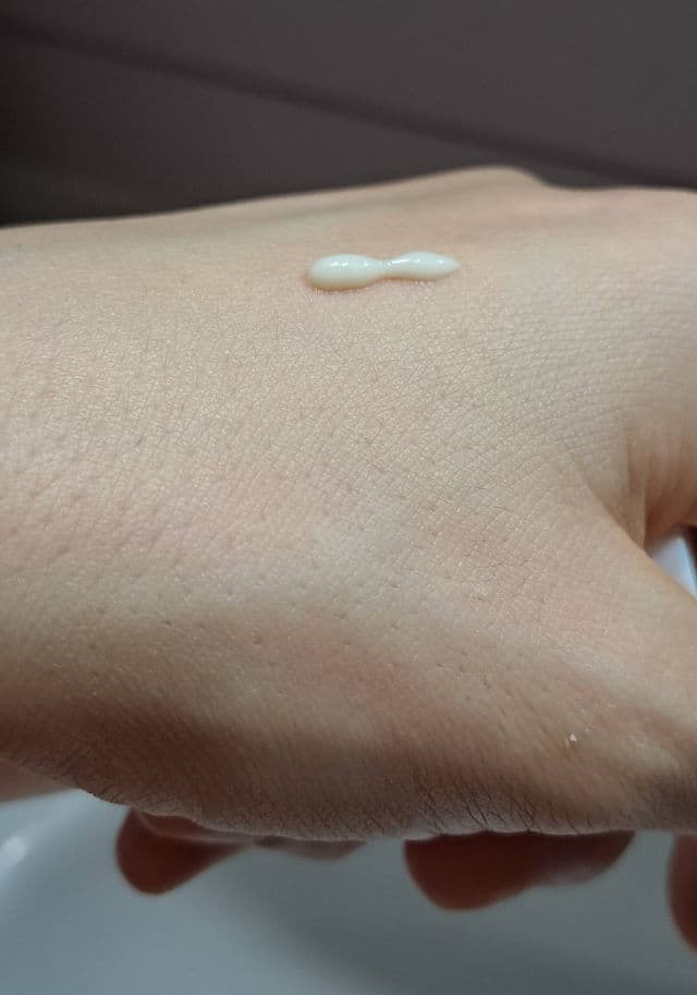 MediFlower Aronyx Vitamin Brightening Eye Cream review photo by ladybird