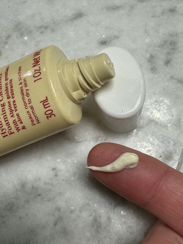 Clarins Hydrating Gentle Foaming Cleanser with Alpine Herbs & Aloe Vera review photo by seekay001