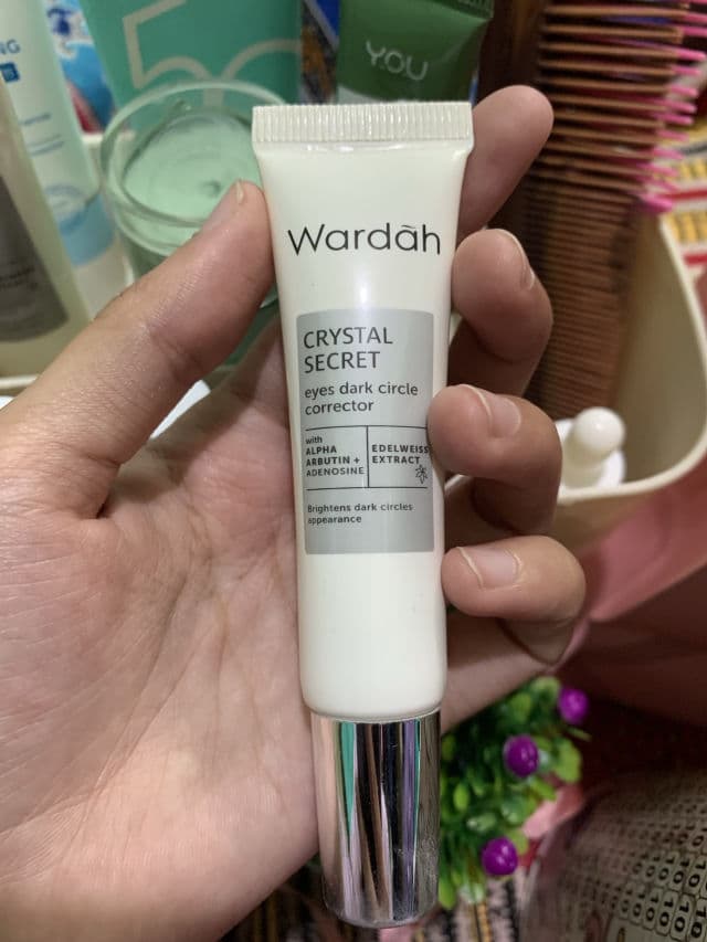 Wardah Crystal Secret Eyes Dark Circle Corrector review photo by mutmainah