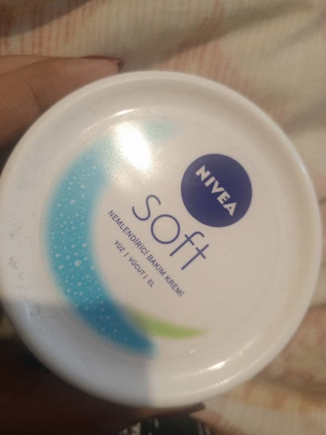 Nivea Soft Light Moisturizer review photo by laiba3