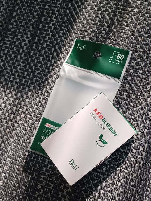 R.E.D Blemish Oil Control Paper product review