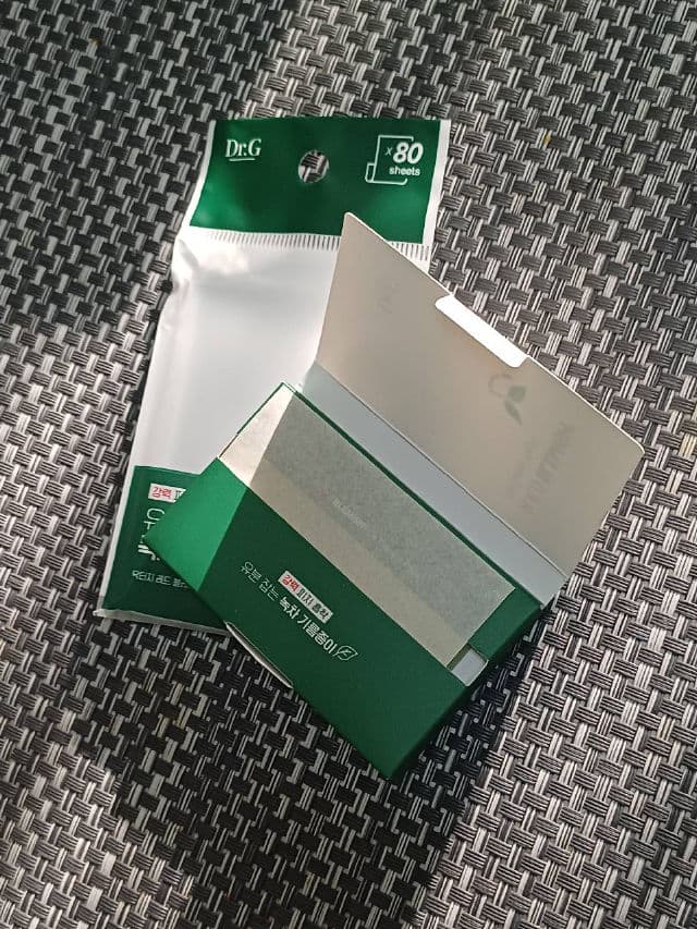 R.E.D Blemish Oil Control Paper product review