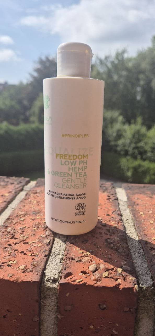 Naobay Equalize Freedom Low PH Hemp & Green Tea Gentle Cleanser review photo by Anka86