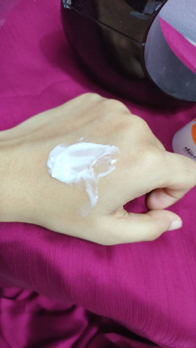 The Derma Co. C-Cinamide Sunscreen SPF 50 Aqua Gel with Vitamin C & Niacinamide, PA++++ review photo by Skin2Beauty
