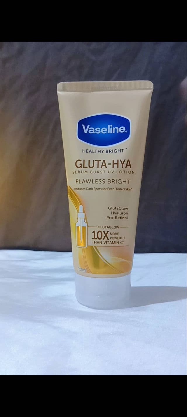 Vaseline Healthy Bright Gluta-Hya Serum Burst UV Lotion - Flawless Glow review photo by WiAngel2
