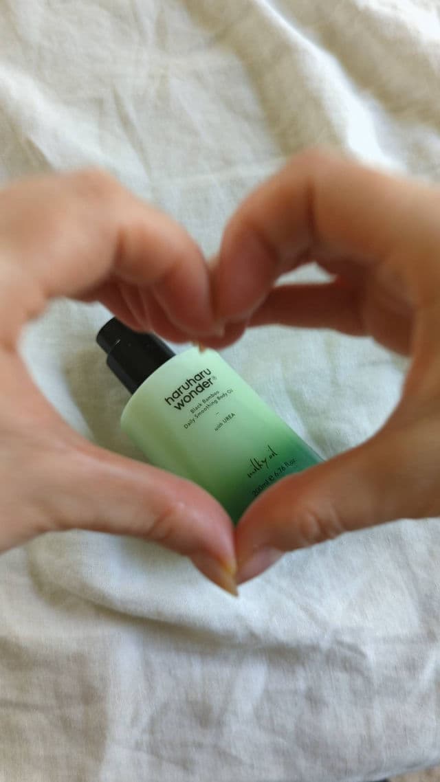 HaruHaru WONDER Black Bamboo Daily Smoothing Body Oil review photo by glamorable