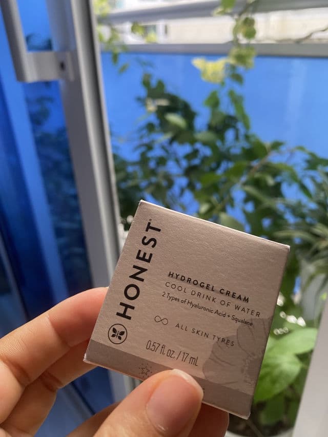 Honest Beauty Hydrogel Cream review photo by Johanny