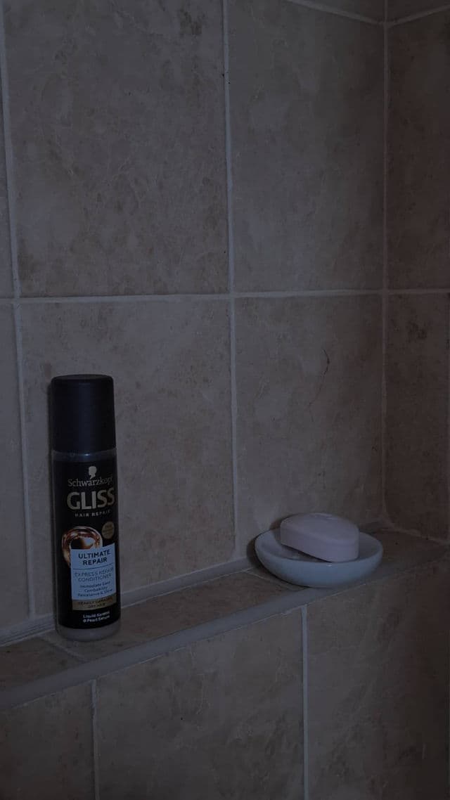 Schwarzkopf Gliss Ultimate Repair Express Repair Conditioner review photo by Littlepixik