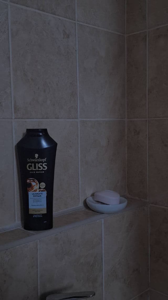 Schwarzkopf Gliss Ultimate Repair Strength Shampoo review photo by Littlepixik