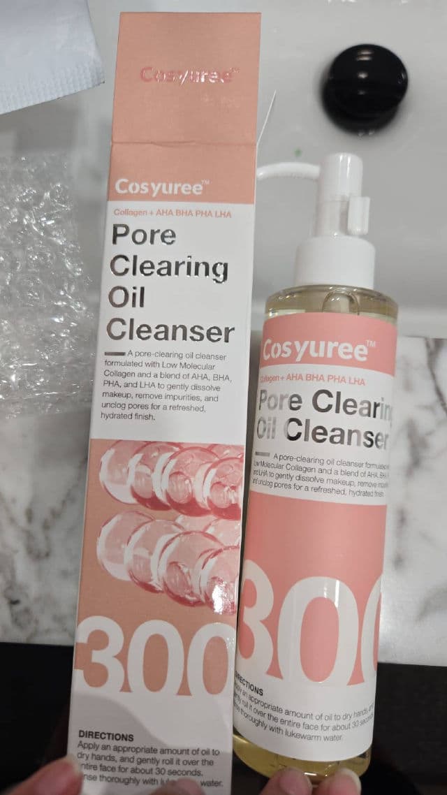 Cosyuree Collagen + AHA BHA PHA LHA Pore Cleaning Oil Cleanser review photo by KAVIG