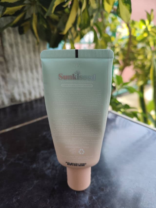 Simply HUE Barefaced Sunkissed Illuminating Sunscreen SPF 30 PA +++ review photo by Nickleanne