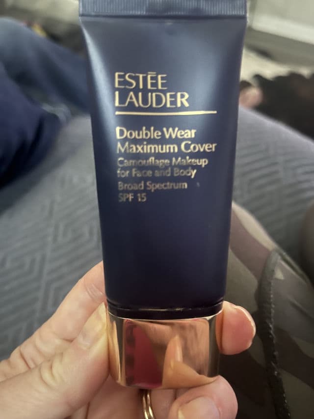 Estee Lauder Double Wear Maximum Cover Camouflage Makeup for Face & Body SPF 15 review photo by tiffanysusanne