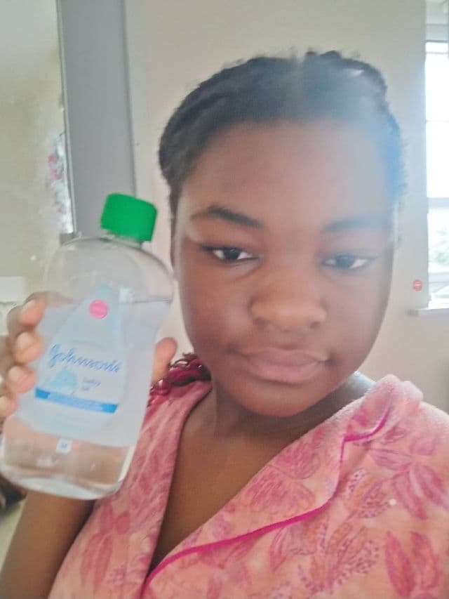 Johnson's Lite Baby Oil review photo by thatprunejune