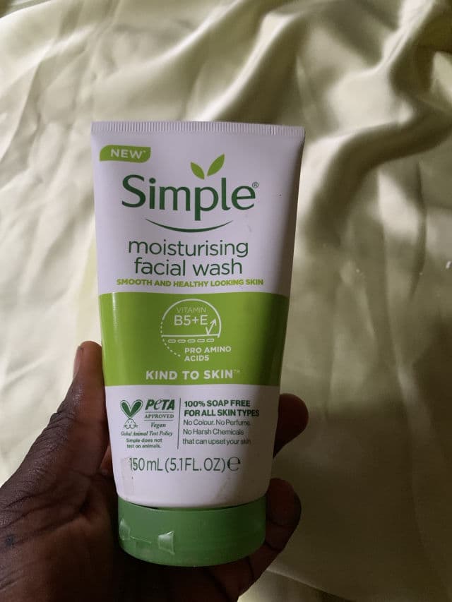 Simple Kind to Skin Moisturising Face Wash with Vitamin B5+E review photo by Meldy