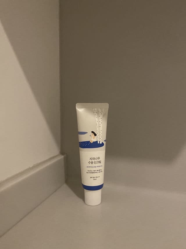 Round Lab Birch Juice Moisturizing Sun Cream SPF50+ PA++++ review photo by zezey