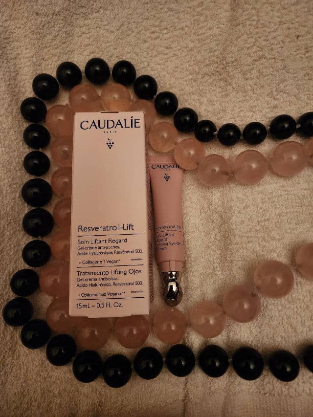 Caudalie Paris Resveratrol Lift Eye Lifting Balm review photo by rosesette