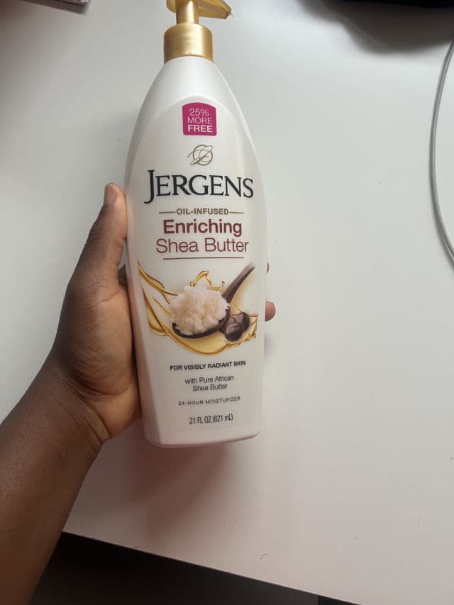Jergens Shea Butter Deep Conditioning Moisturizer review photo by Eviddyy