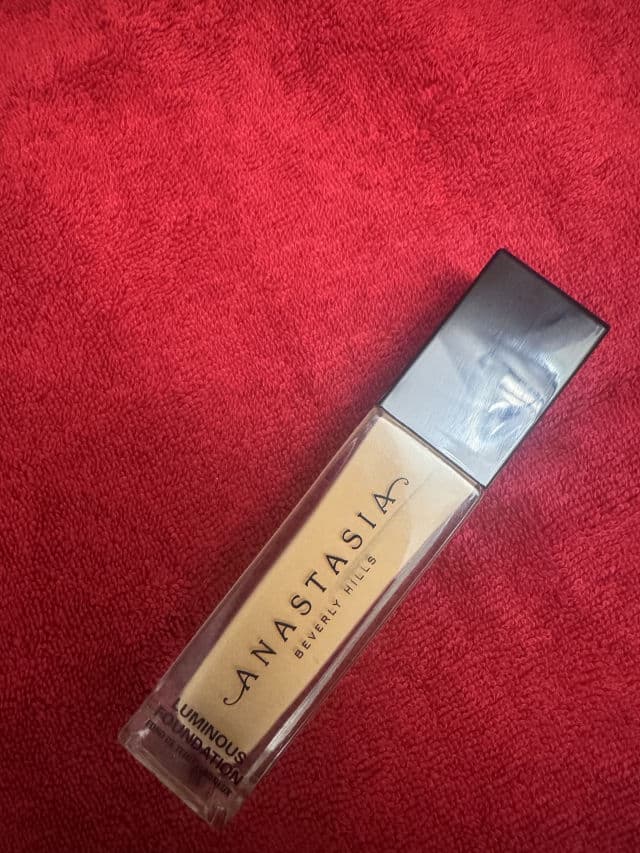 Anastasia Beverly Hills Luminous Foundation review photo by skintheticglow