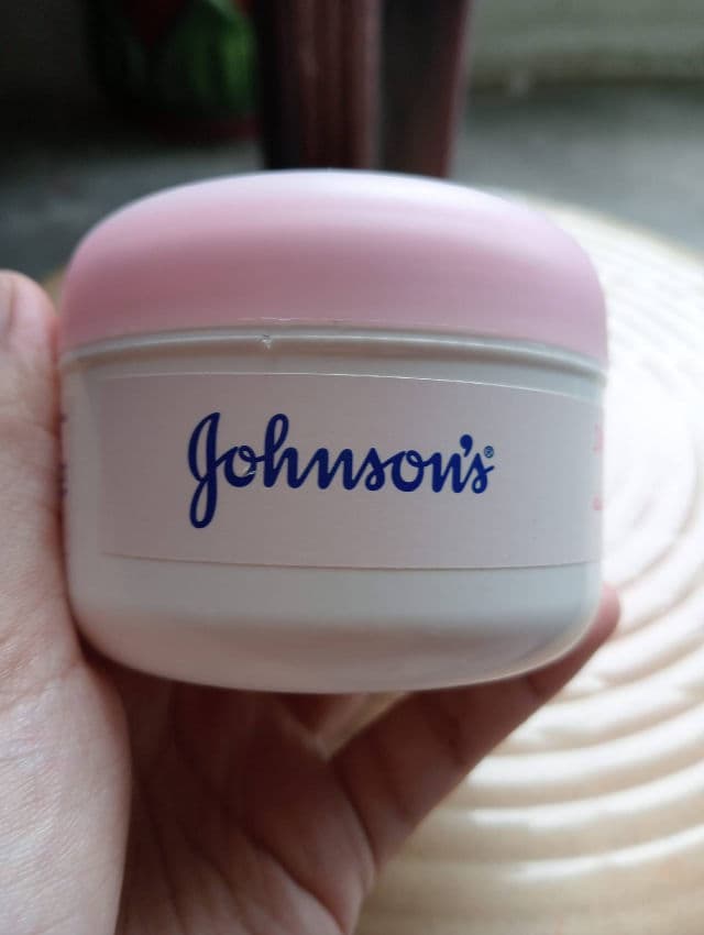 Johnson's 24 Hour Moisture Soft Cream review photo by yourabiii