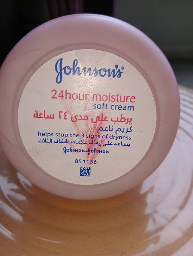 Johnson's 24 Hour Moisture Soft Cream review photo by yourabiii