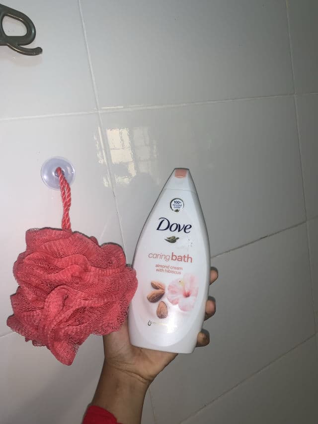 Dove Purely Pampering Nourishing Body Wash, Almond Cream with Hibiscus review photo by Queenie05