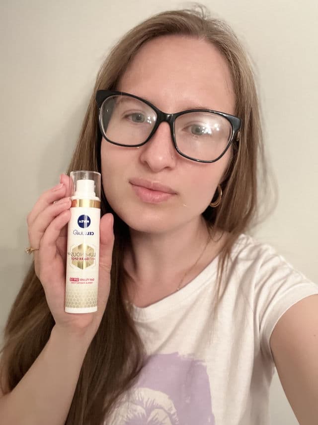 Nivea Cellular Luminous 630 Anti Dark-Spot Day Fluid SPF 50 review photo by OanaMiruna 