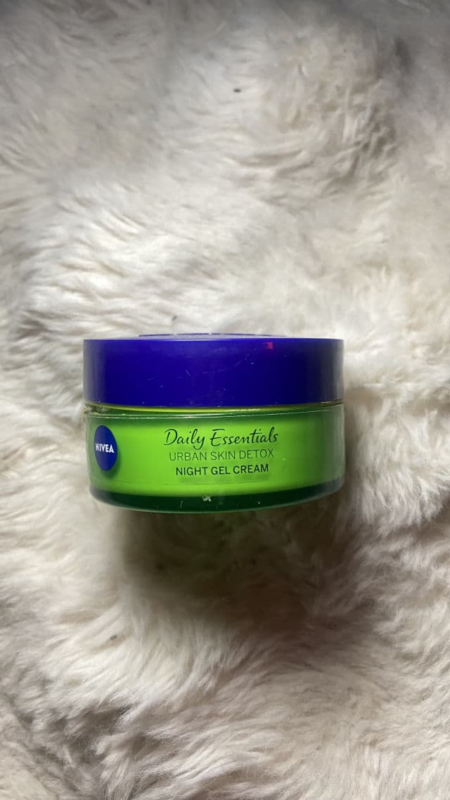 Nivea Daily Essentials Urban Skin Detox Night Gel Cream review photo by julietpania