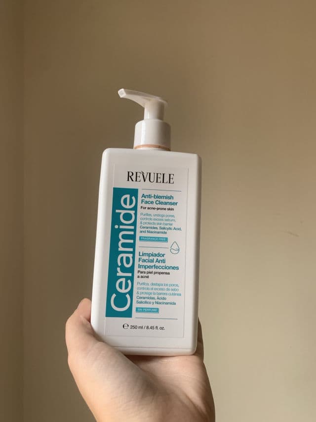 Revuele Ceramide Anti-Blemish Face Cleanser review photo by paulaaaajimenezzzz