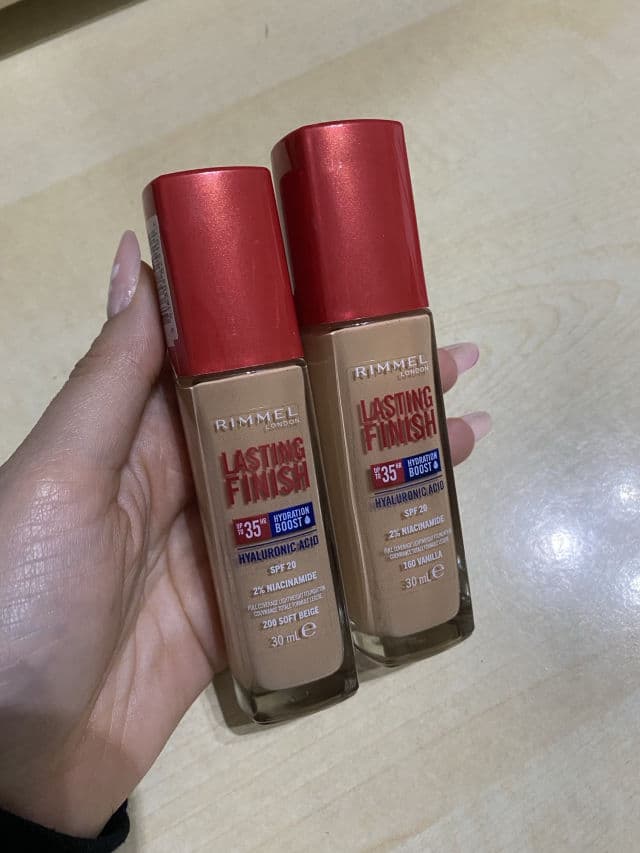 Rimmel Lasting Finish 25hr Foundation SPF 20 review photo by giursino