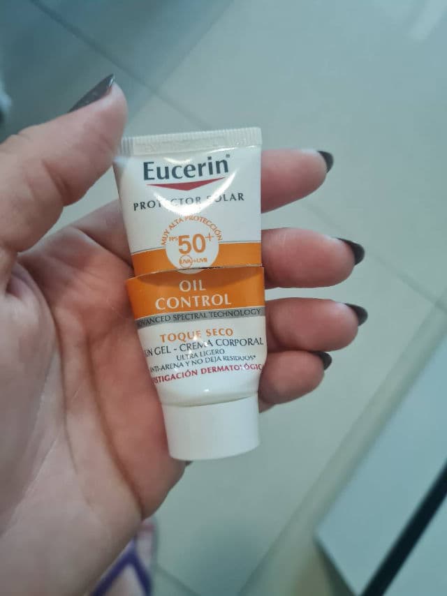 Eucerin Oil Control Corporal Gel-Crema Toque Seco FPS 50+ review photo by AnitaElizabeth