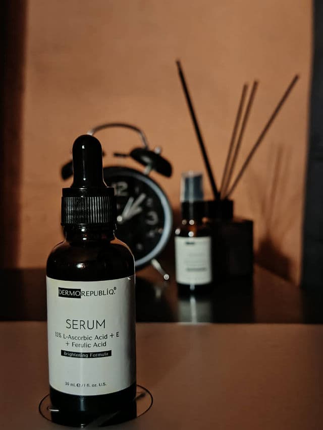Dermorepubliq 15% Vitamin C + E + Ferulic Acid Brightening Serum review photo by rowsy