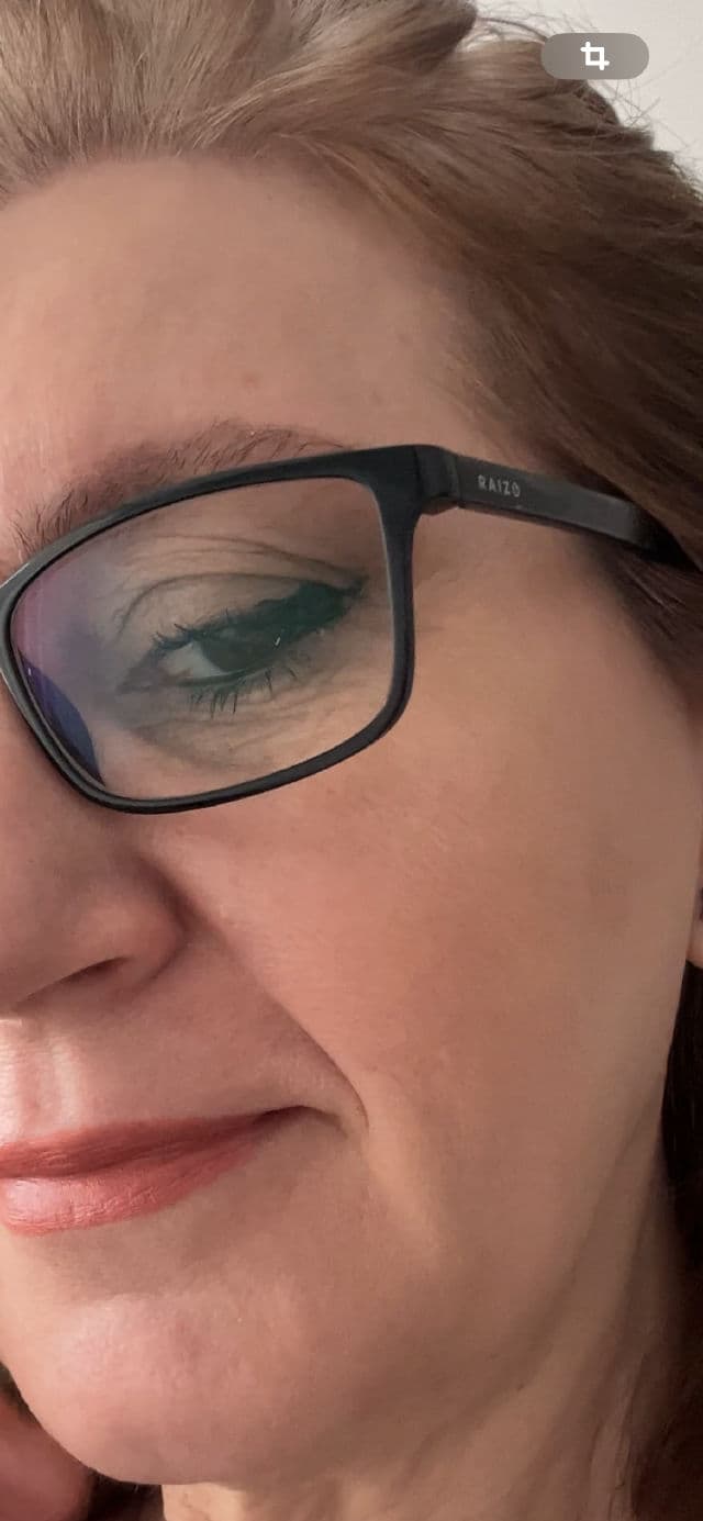 SKIN1004 Madagascar Centella Poremizing Velvet Finish Sunscreen SPF 50+ PA++++ review photo by Lucia