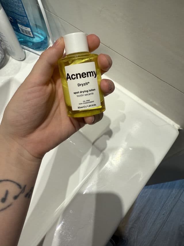 Acnemy Dryzit Dry Lotion review photo by holasoyeri
