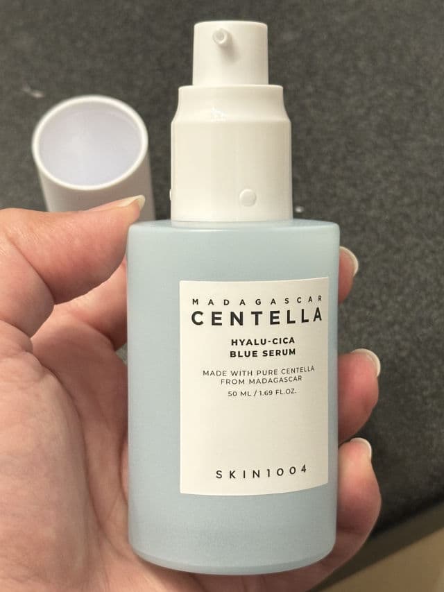 SKIN1004 Madagascar Centella Hyalu-Cica Blue Serum review photo by FacelessFinesse