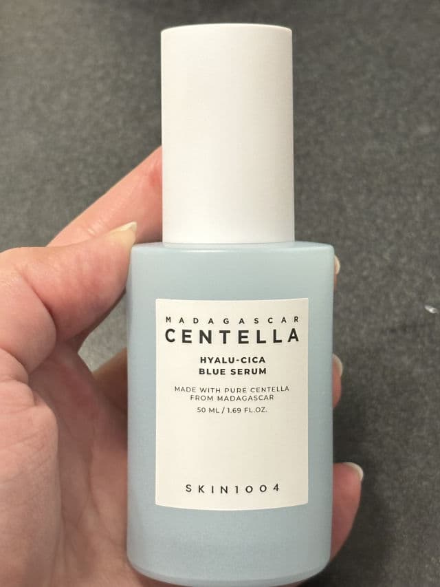 SKIN1004 Madagascar Centella Hyalu-Cica Blue Serum review photo by FacelessFinesse