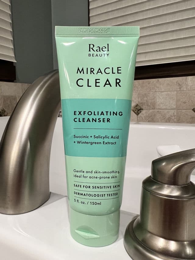 Rael Miracle Clear Exfoliating Cleanser  review photo by ChloeJ99