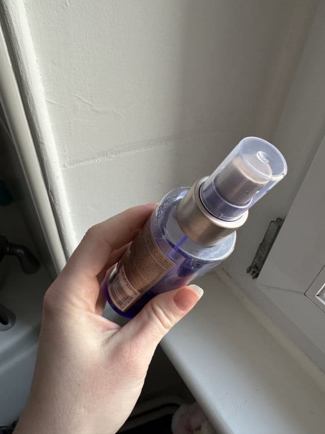 Schwarzkopf BLONDME Cool Blondes Neutralizing Spray Conditioner review photo by roseAbstraite