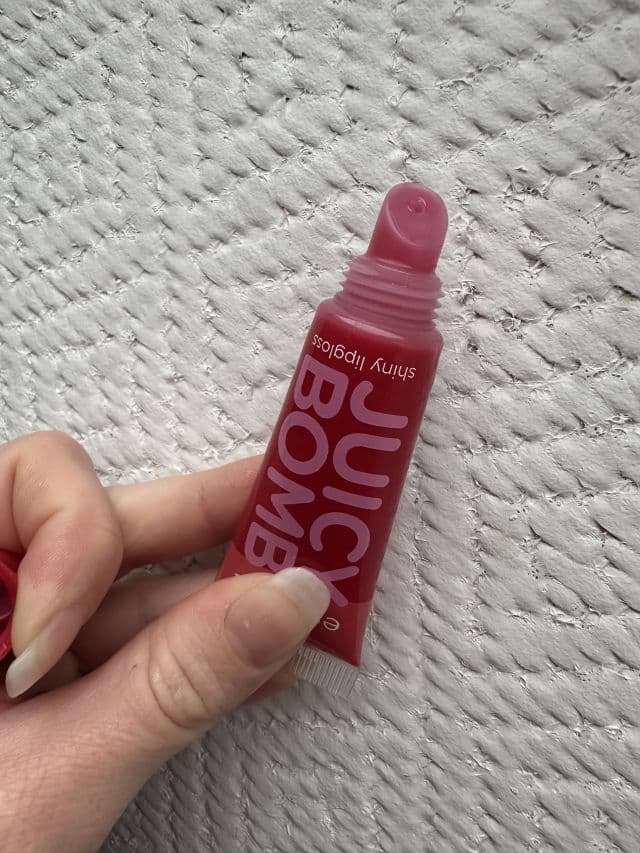 Essence Juicy Bomb Shiny Lipgloss - 04 Crazy Cherry review photo by roseAbstraite