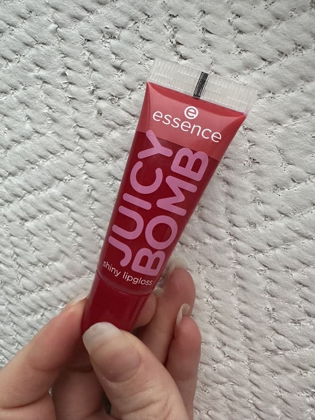 Essence Juicy Bomb Shiny Lipgloss - 04 Crazy Cherry review photo by roseAbstraite