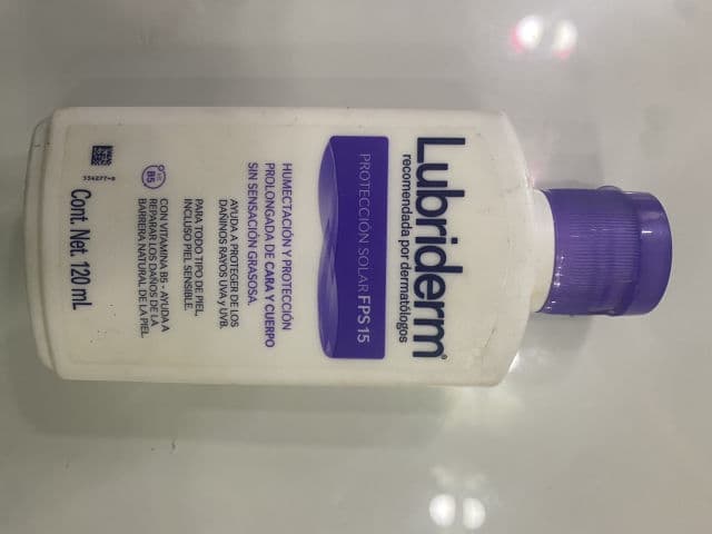 Lubriderm UV-15 Protección Solar review photo by carol