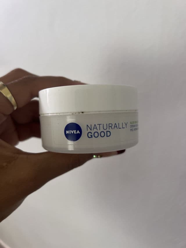 Nivea Naturally Good Radiance Day Cream - Organic Aloe Vera review photo by Angelatv