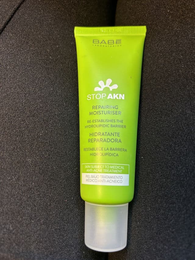 Babe Laboratorios STOP AKN Mattifying Moisturiser review photo by esther