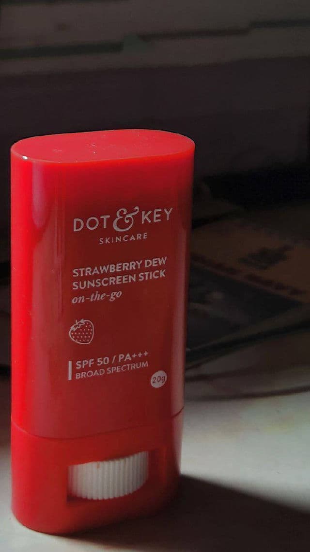 Dot & Key Strawberry Dew Sunscreen Stick SPF50 PA+++ review photo by ypriyam2003