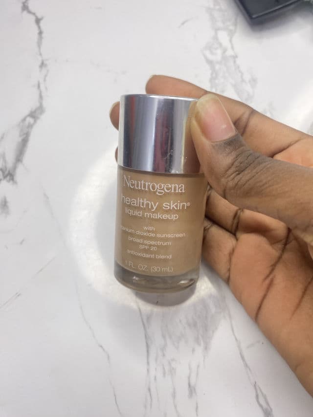 Neutrogena Healthy Skin Enhancer Tinted Moisturizer review photo by solangicuevass
