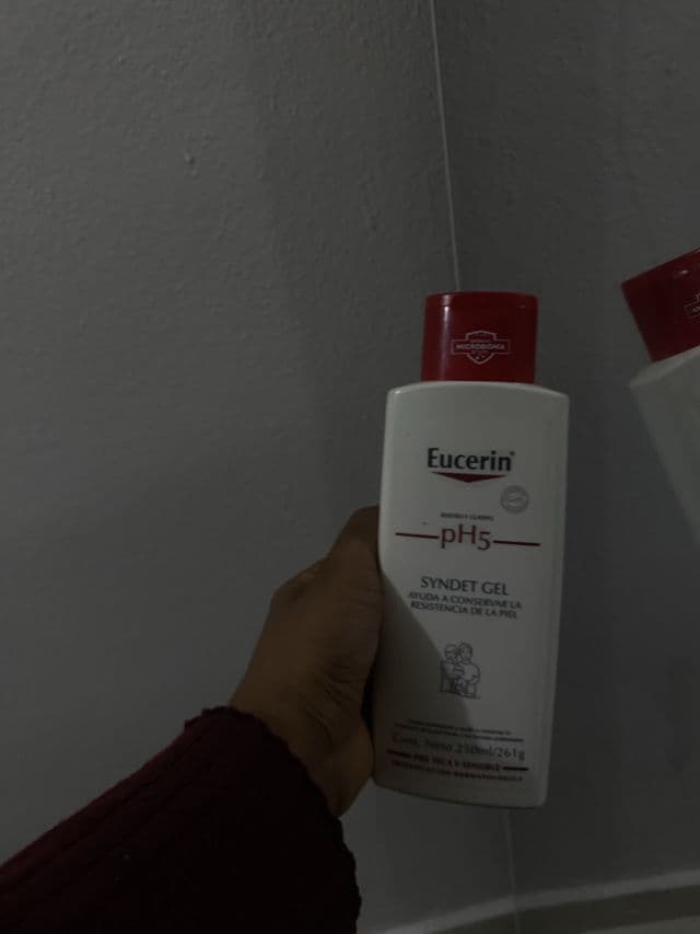 Eucerin pH5 Wash Lotion review photo by carlanazaretf
