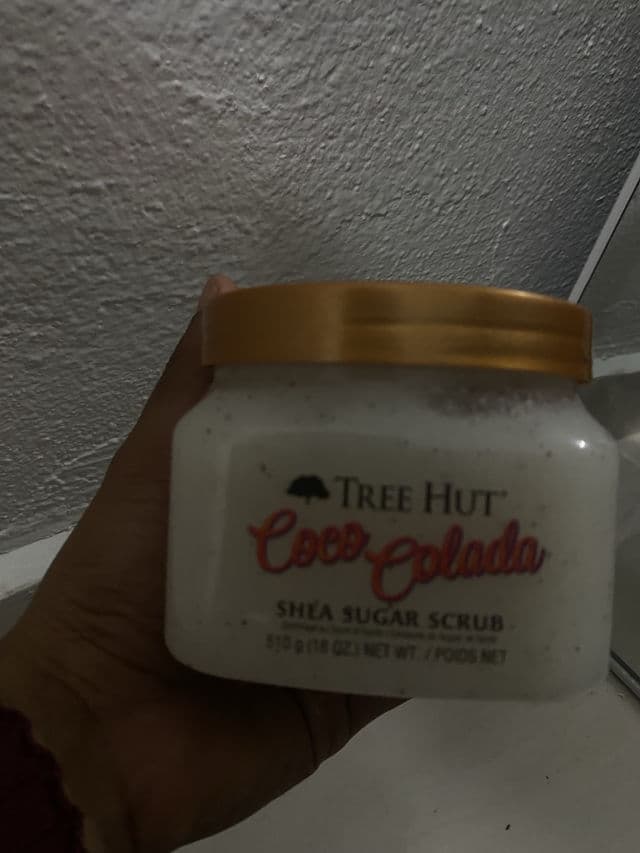 Tree Hut Coco Colada Shea Sugar Scrub review photo by carlanazaretf