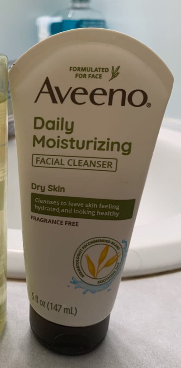 Aveeno Daily Moisturizing Facial Cleanser for Dry Skin review photo by Janessab