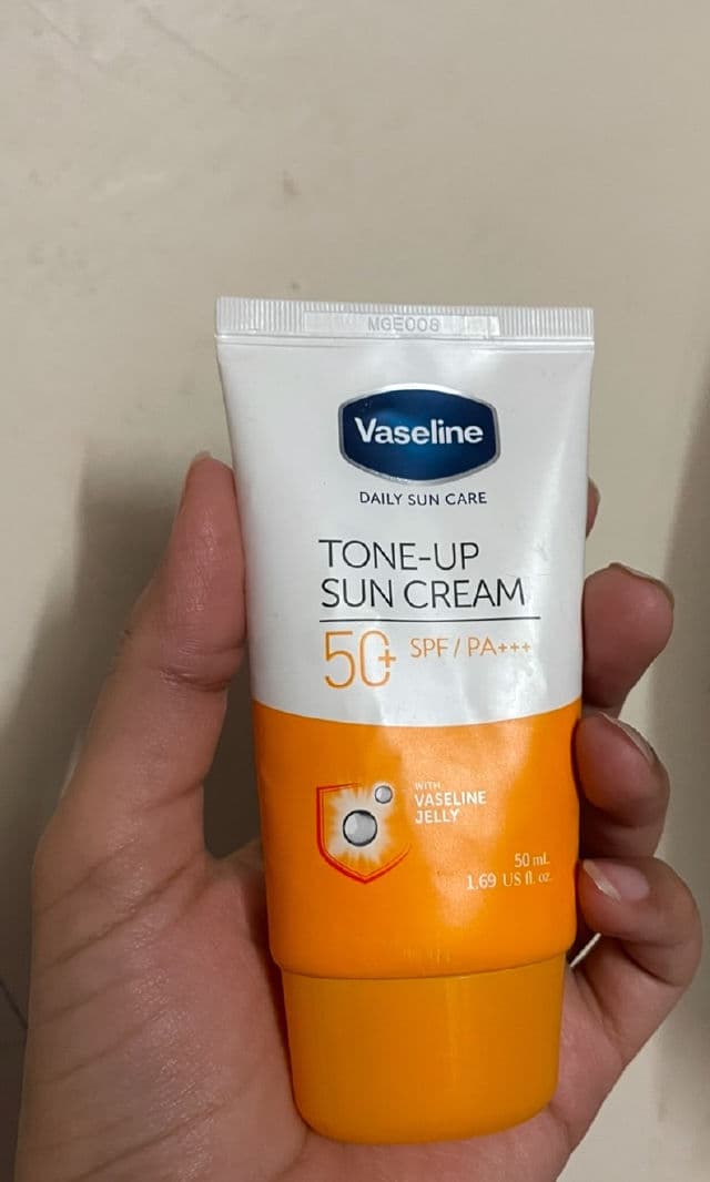 Vaseline Daily Sun Cream review photo by INTISAR