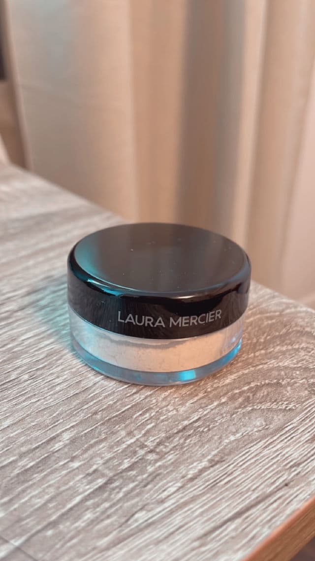 Laura Mercier Translucent Loose Setting Powder - Glow review photo by Puja15