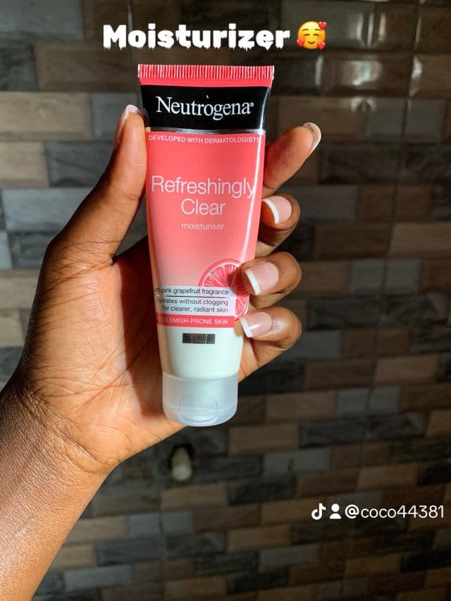 Neutrogena Refreshingly Clear Daily Exfoliator review photo by cocowealth